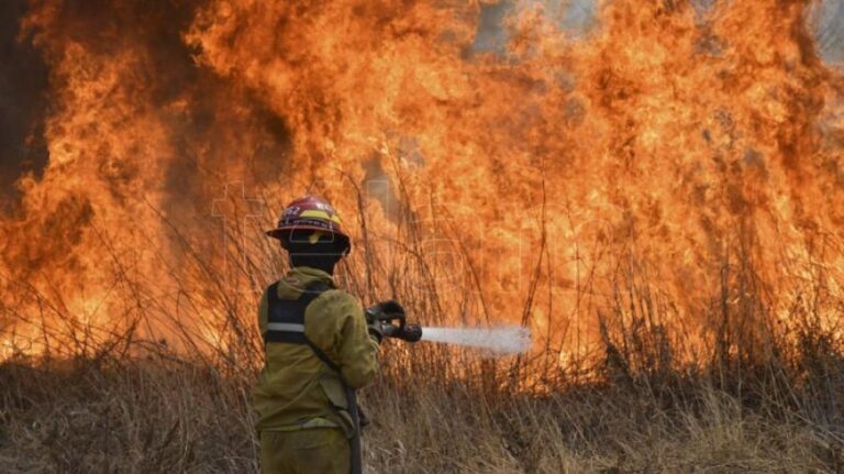 Temporada de incendios | El fuego arrasó montes y casas en al menos tres localidades cordobesas