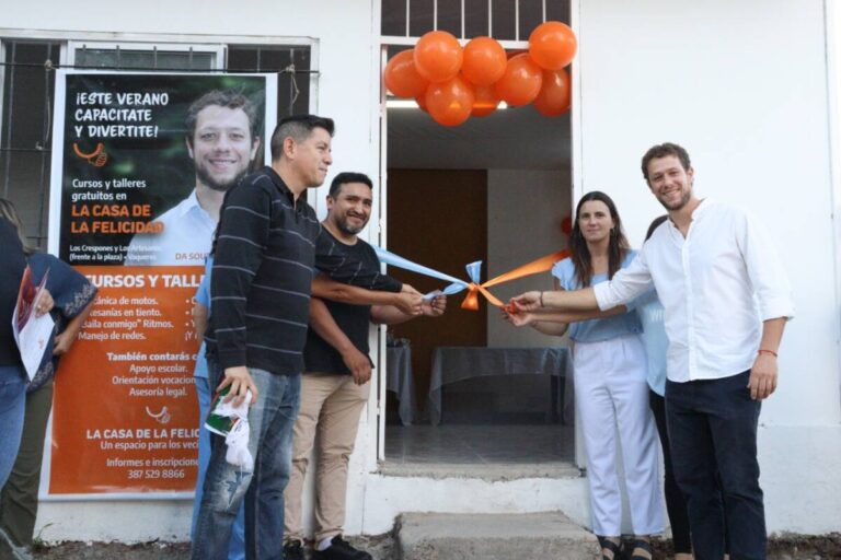 Elecciones en Salta | Se inauguró La Casa de la Felicidad en Vaqueros