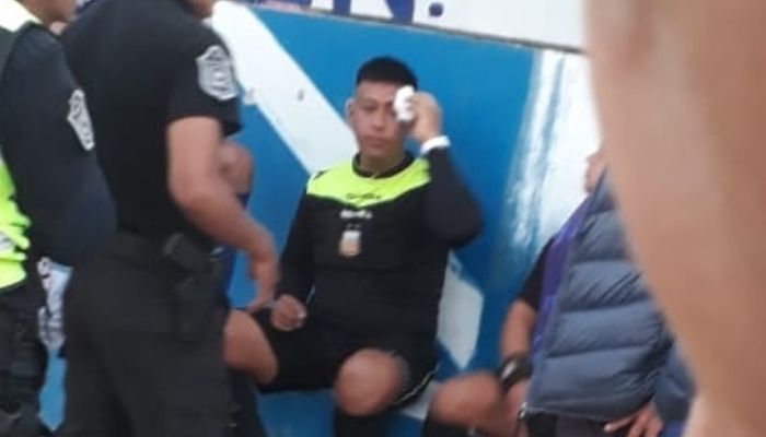 Brutalidad en el fútbol salteño | Cascotearon al árbitro en el inicio de la Liga del Bermejo