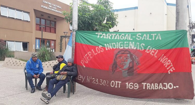 Norte salteño | Encadenados reclaman por obra pública en Tartagal